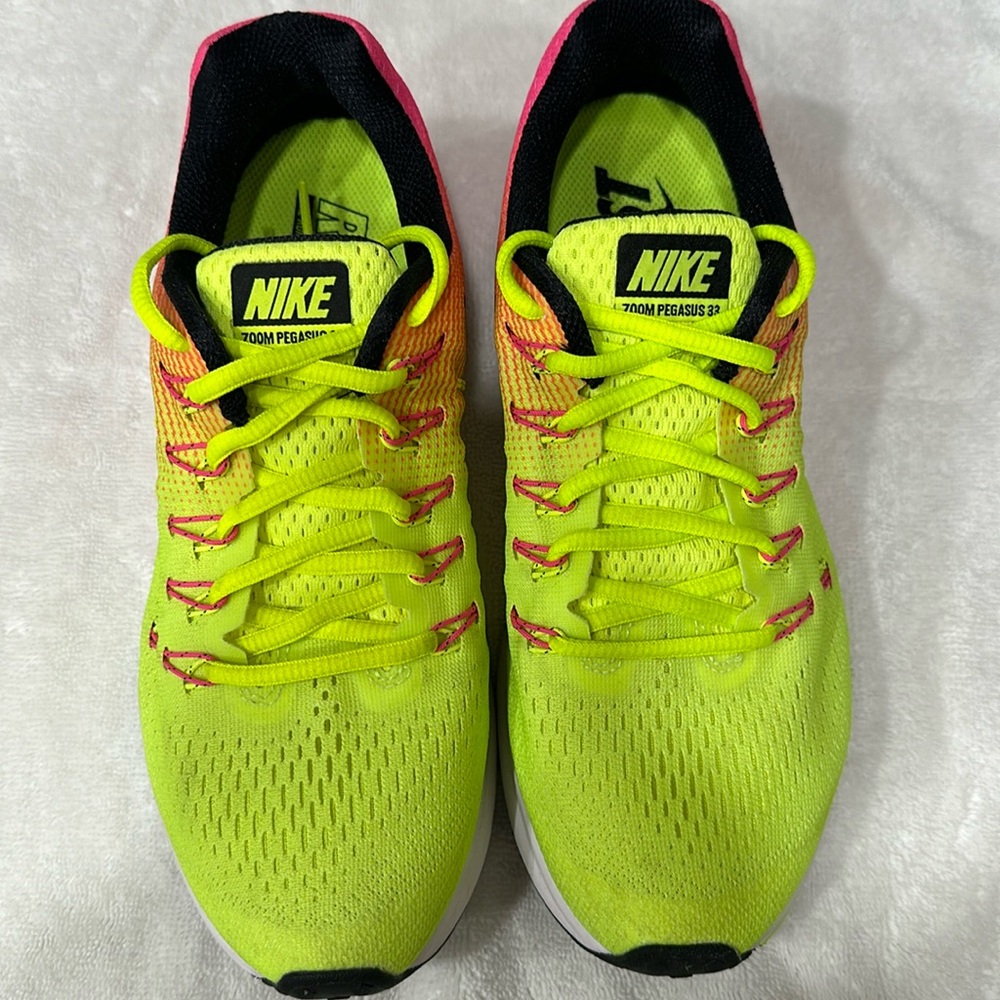 Women’s Nike sneakers